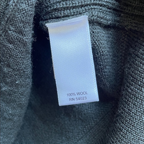 Banana Republic Men's Dark Gray Wool Zip-Up Sweater - Picture 8 of 9